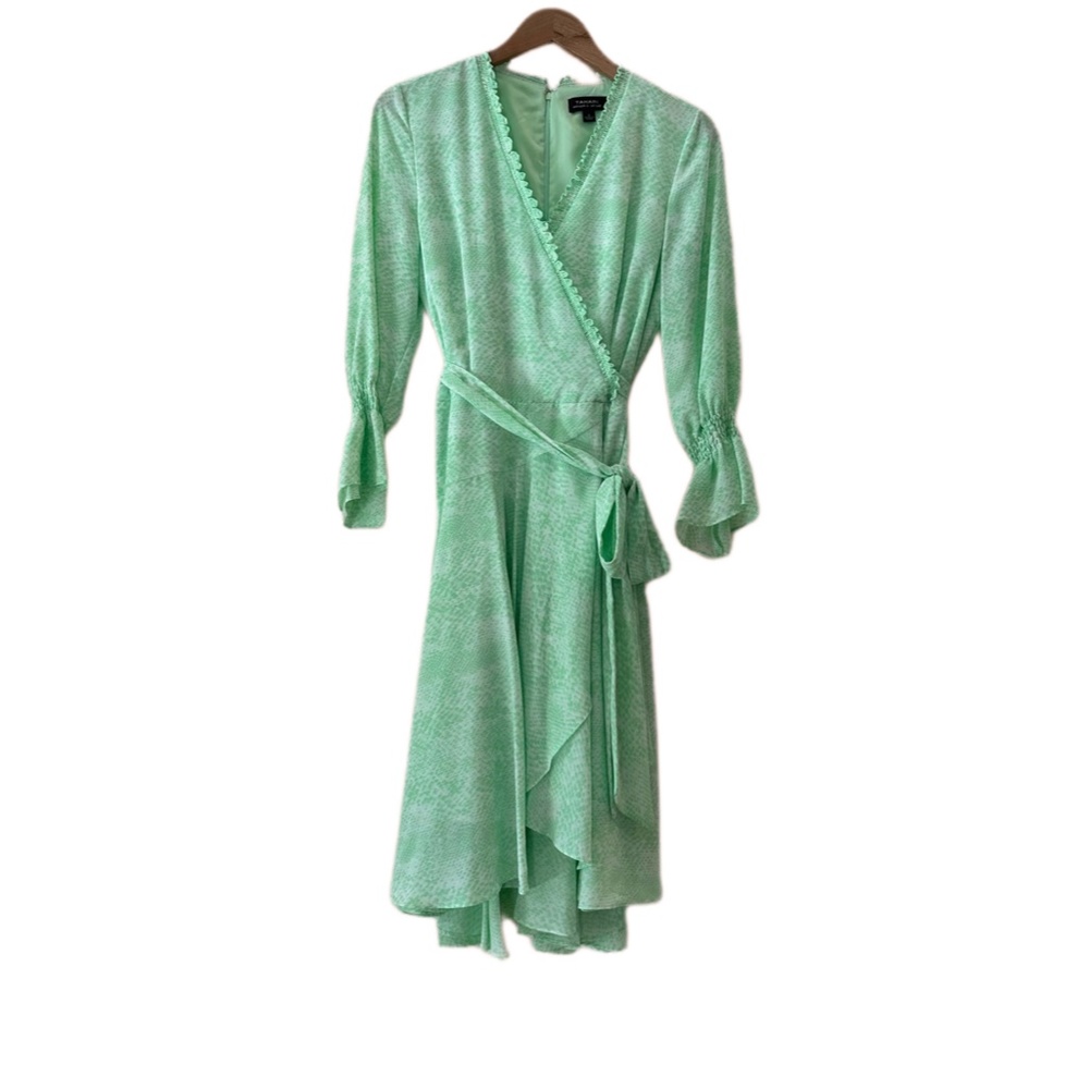 Tahari size 8 mint green dress NWT